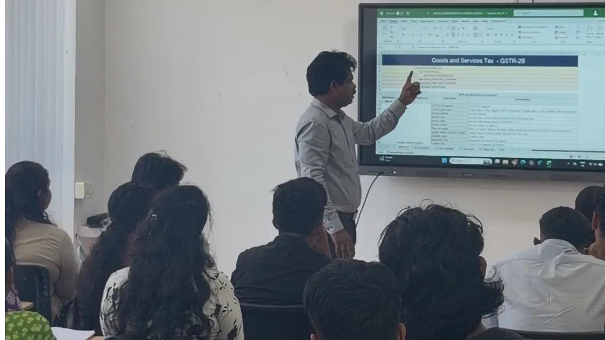 GST return filing class for commerce students at BeeTees, the best accounting institute in Kochi